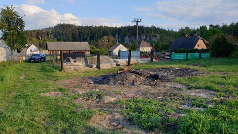 Hrdoňovice 13.5.2019 - skládka panelů atd. p. Jebavého na p. č. 244-17, 1