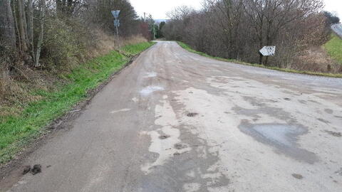 2020.12.09 - od AGROS řadu dní znečištěný výjezd na R35, již vozidly občanů skoro umytý!