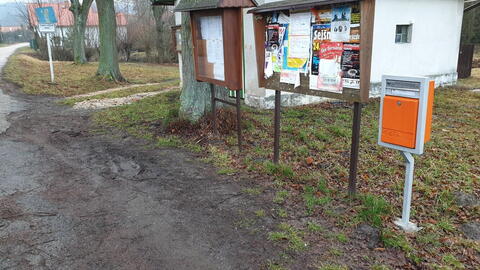 Semínova Lhota 14. 2. 2020 - na gumáky je to často před obecní vývěskou... To je svělá vizitka OÚ, že...! Proč, co dělá náš OÚ...?!