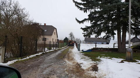 Hrdoňovice 23.1.2021 - těžká technika ničící komunikaci, 3