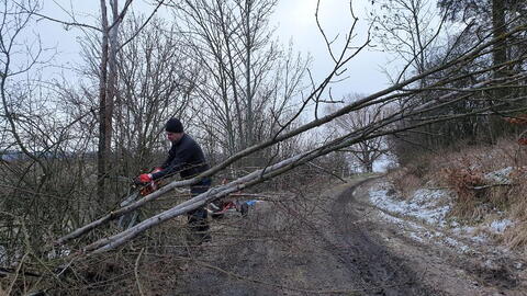 Semínova Lhota, uvolnění cesty k vodárně, ráno 6.2.2020, 2