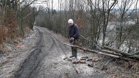 Semínova Lhota, uvolnění cesty k vodárně, ráno 6.2.2020, 3