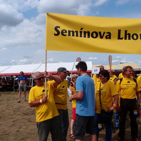 Reprezentanti Semínovy Lhoty v Kostelní Lhotě 2014, průvod 4