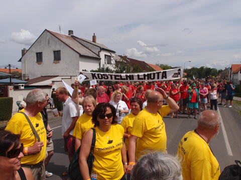 Reprezentanti Semínovy Lhoty v Kostelní Lhotě 2014, průvod 2