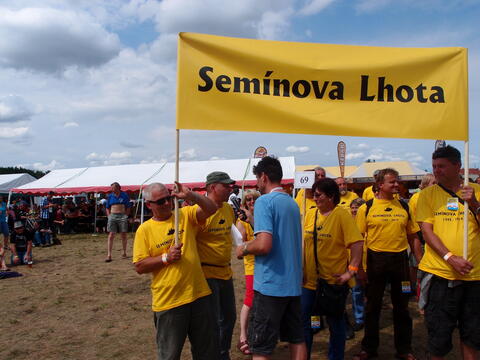 Reprezentanti Semínovy Lhoty v Kostelní Lhotě 2014, průvod 4